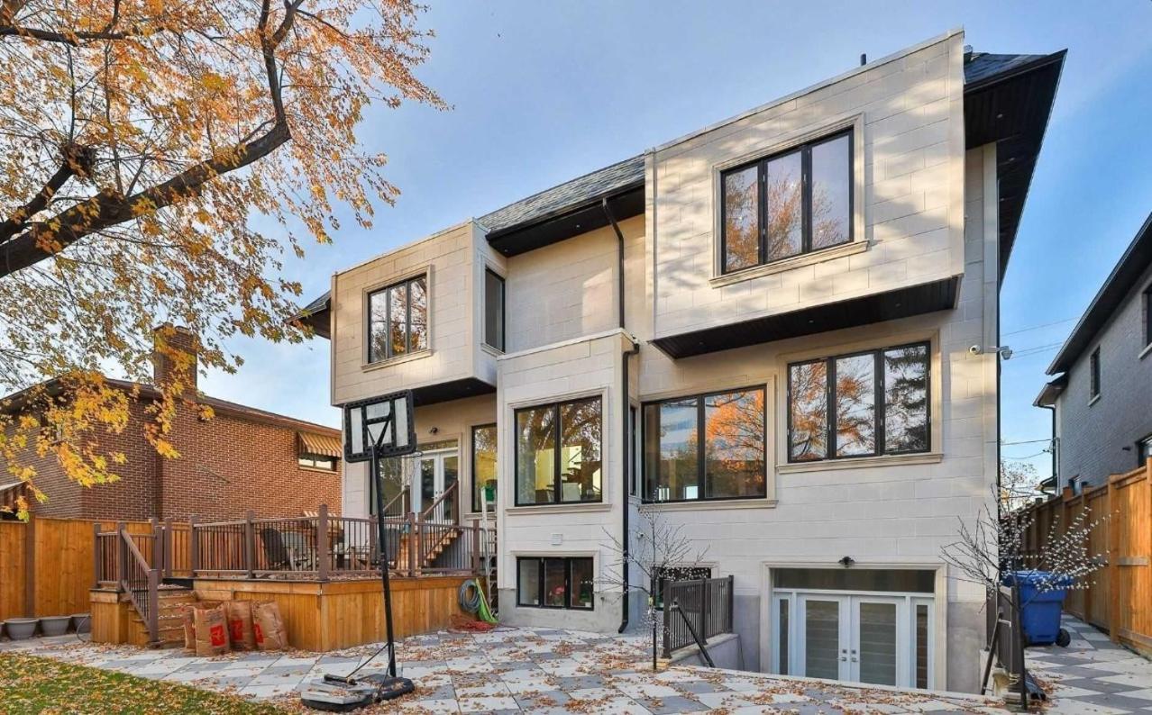 Bed & Breakfast Comfortable In Next To Yorkdale Mall Toronto