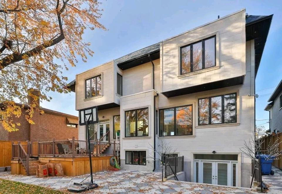 Comfortable In Next To Yorkdale Mall Bed & Breakfast *